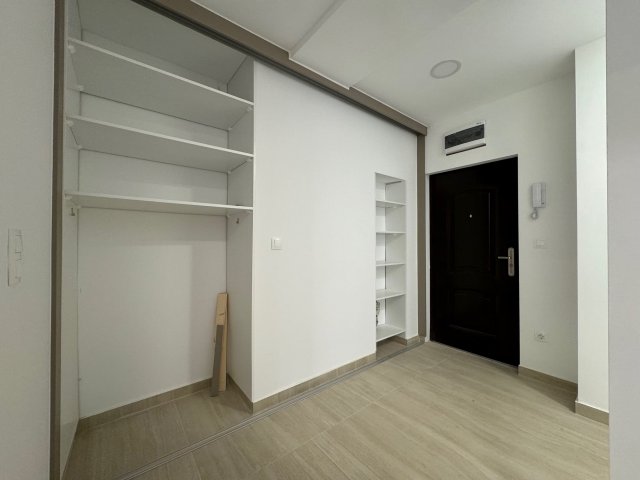 Eladó panellakás, Pécsett, Építők útján 64.9 M Ft