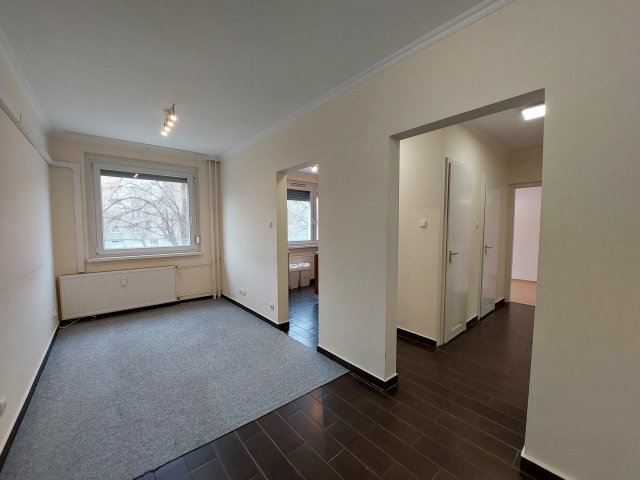 Eladó panellakás, Szegeden, Űrhajós utcában 64.9 M Ft