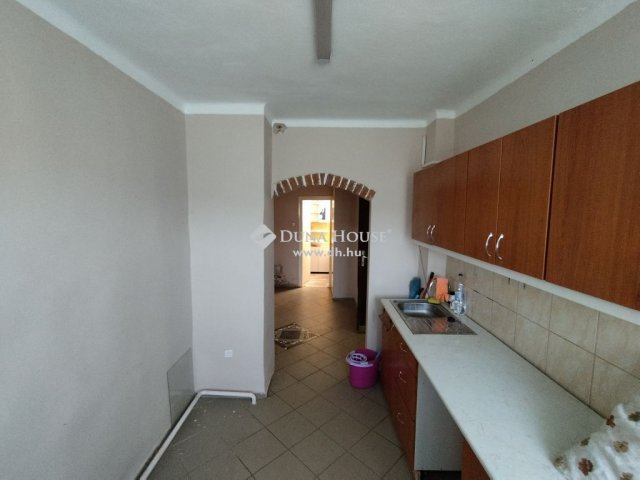 Eladó téglalakás, Tatabányán 21.99 M Ft, 2 szobás
