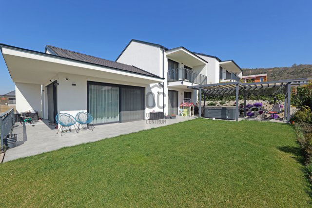 Eladó ikerház, Pilisborosjenőn 245 M Ft, 5 szobás