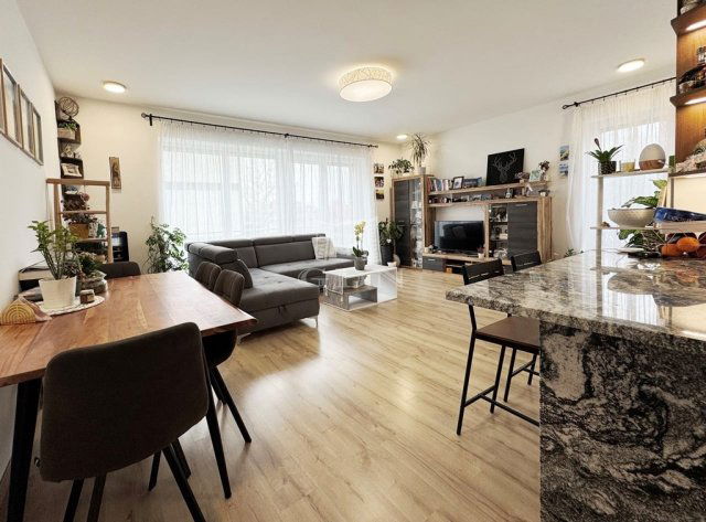 Eladó téglalakás, Szigetszentmiklóson 99.9 M Ft, 3 szobás