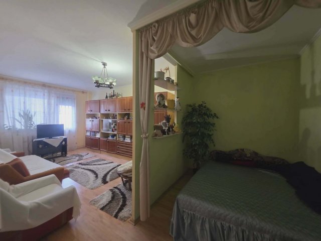 Eladó panellakás, Dunaújvárosban, Köztársaság úton 32.9 M Ft