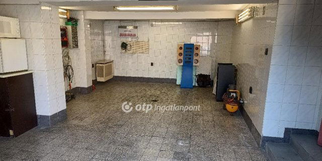 Eladó családi ház, Pécsett 79 M Ft, 3+1 szobás