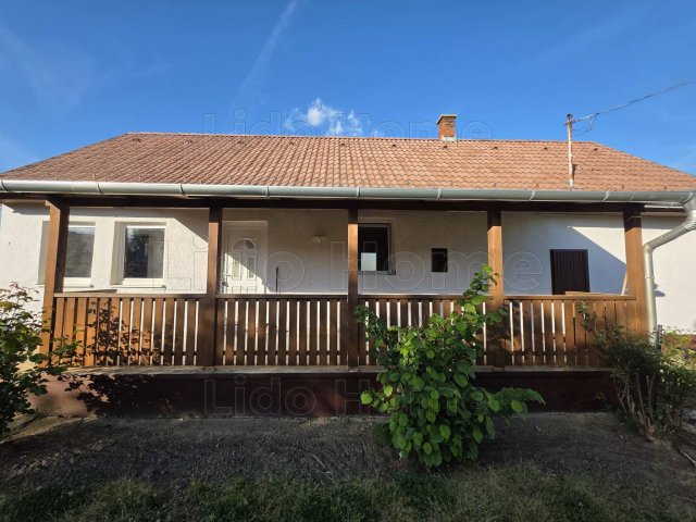 Eladó családi ház, Viszen 32.99 M Ft, 3 szobás