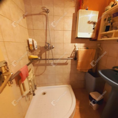 Eladó családi ház, Cserkeszőlőn 14 M Ft, 2 szobás