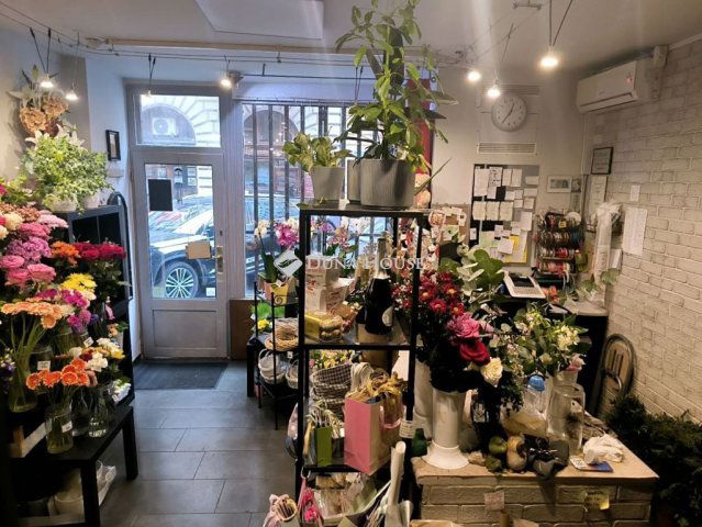 Eladó üzlethelyiség, Budapesten, V. kerületben, Báthory utcában