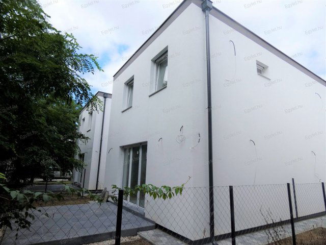 Eladó családi ház, Vecsésen 116.7 M Ft, 5 szobás