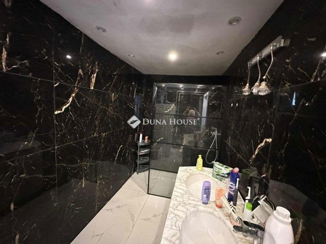 Eladó családi ház, Nagykőrösön 85 M Ft, 6 szobás