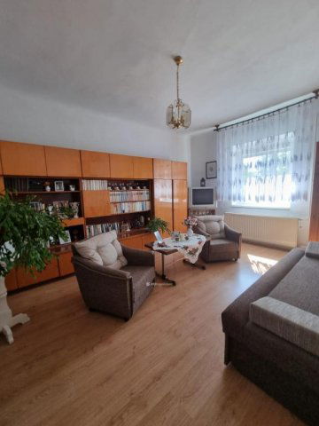 Eladó családi ház, Pápateszéren 43.99 M Ft, 2 szobás