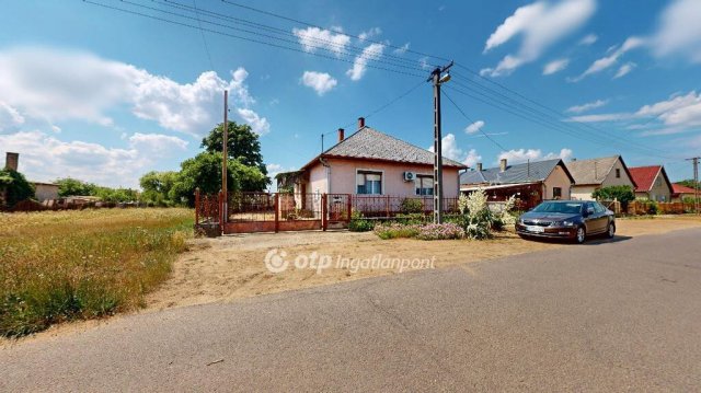 Eladó családi ház, Szakolyon 26 M Ft, 3 szobás