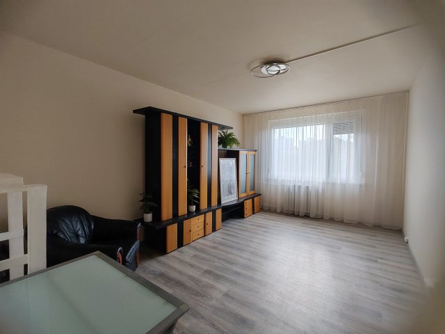 Eladó panellakás, Szegeden 59 M Ft, 2+1 szobás