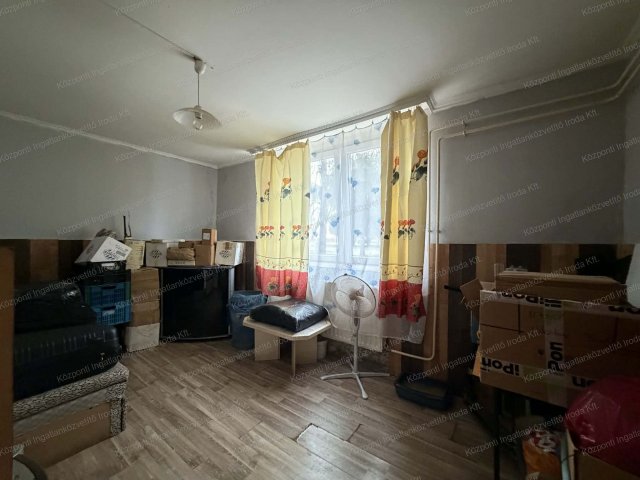 Eladó családi ház, Kecskéden 29.5 M Ft, 3 szobás