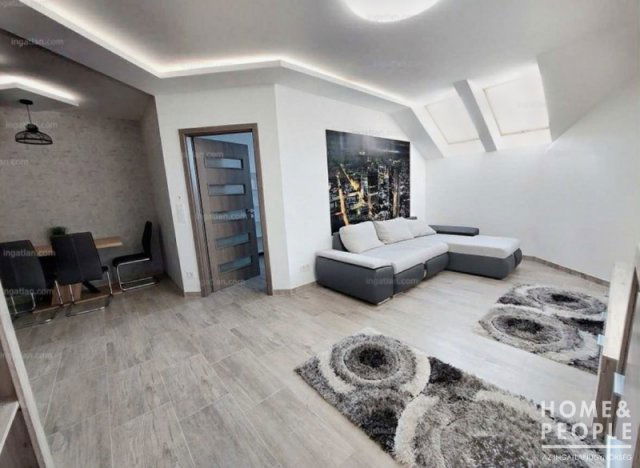 Eladó téglalakás, Szegeden 95 M Ft, 4 szobás