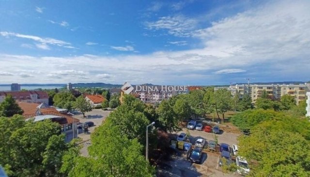 Eladó panellakás, Balatonfüreden 49.9 M Ft, 2 szobás