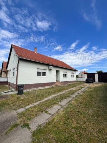 Eladó családi ház, Jászkisérén 22.5 M Ft, 4 szobás