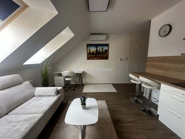 Eladó téglalakás, Pécsett 36.9 M Ft, 1 szobás