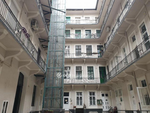 Eladó téglalakás, Budapesten, VIII. kerületben 69.9 M Ft