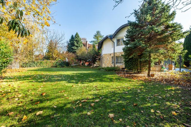 Eladó családi ház, Budapesten, II. kerületben 531.6 M Ft