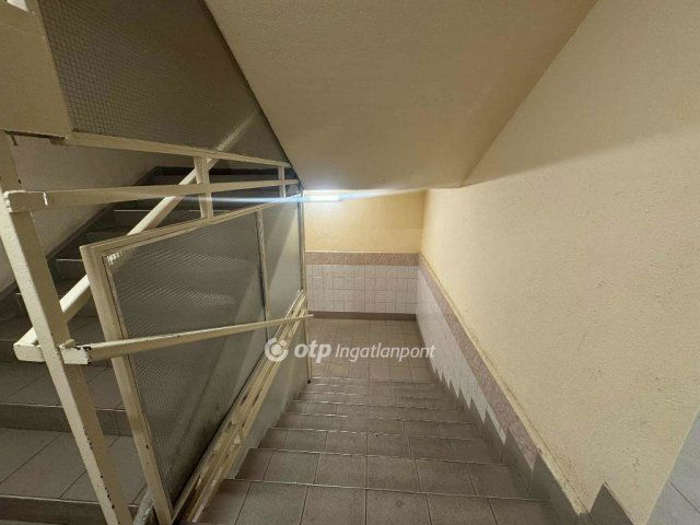 Eladó panellakás, Debrecenben 64.9 M Ft, 2 szobás