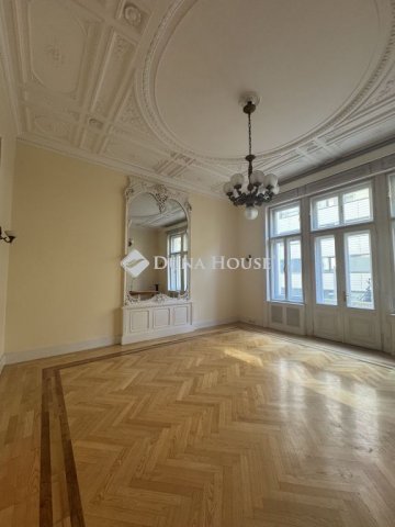 Kiadó téglalakás, albérlet, V. kerületben, Október 6. utcában