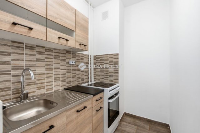 Eladó panellakás, Tatabányán 31.99 M Ft, 2 szobás