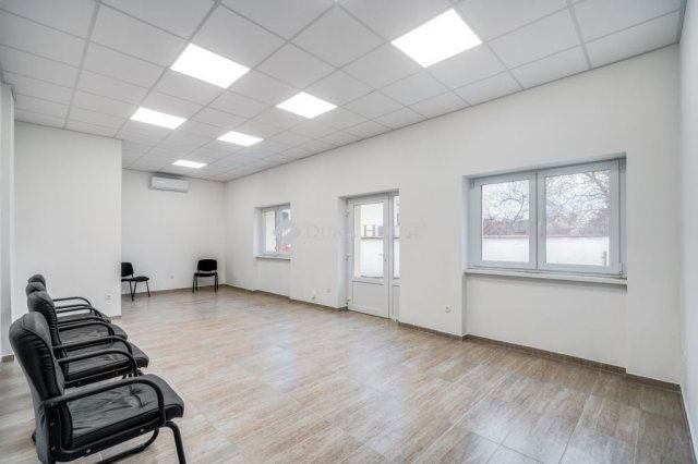 Eladó családi ház, Dunabogdányban, Kossuth Lajos úton 250 M Ft