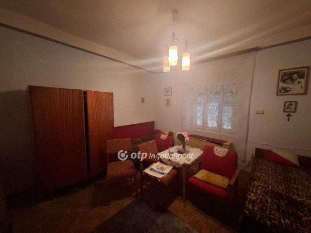 Eladó családi ház, Egerfarmoson 11 M Ft, 2 szobás