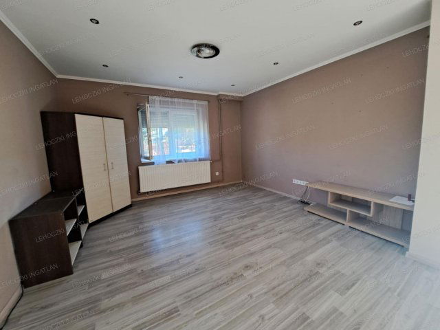 Eladó családi ház, Napkoron 22 M Ft, 2 szobás