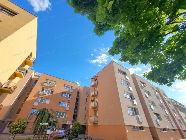 Eladó téglalakás, Csornán 37.8 M Ft, 2 szobás