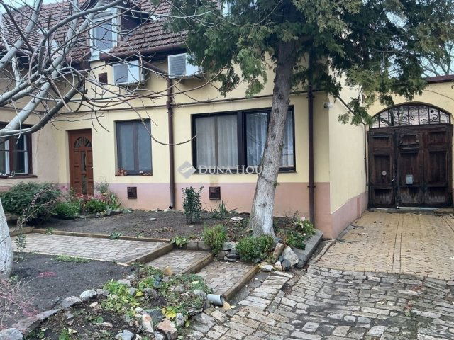 Eladó családi ház, Kecskeméten 149 M Ft, 7 szobás