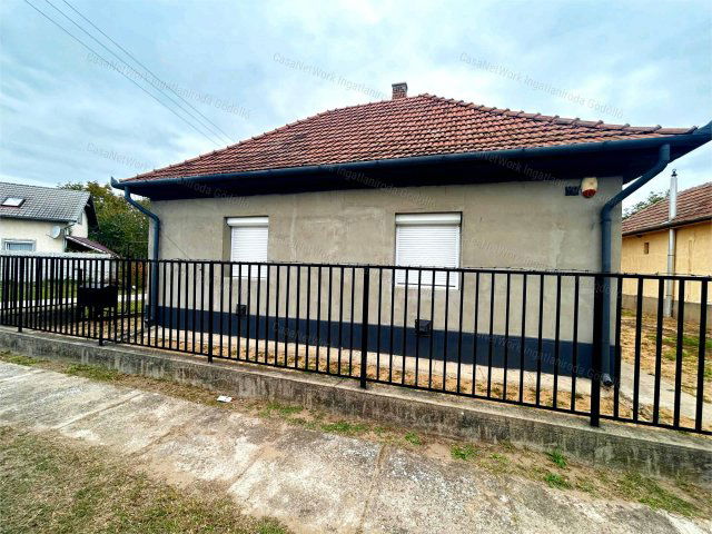 Eladó családi ház, Turán 29.9 M Ft, 3 szobás