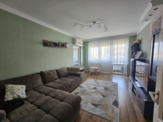 Eladó panellakás, Debrecenben 61.9 M Ft, 3 szobás