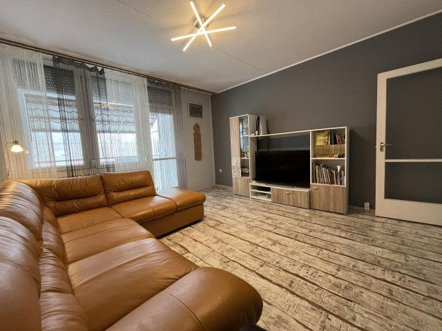 Eladó panellakás, Kecskeméten 44.9 M Ft, 3 szobás