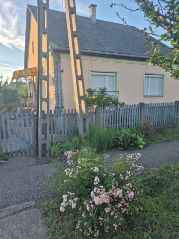 Eladó családi ház, Encsen 29.99 M Ft, 3 szobás