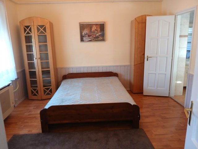 Kiadó családi ház, albérlet, Debrecenben 240 E Ft / hó