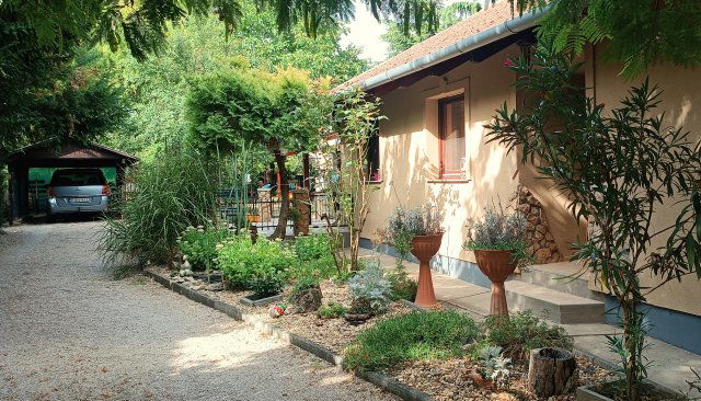 Eladó családi ház, Velencén 98 M Ft, 6+1 szobás