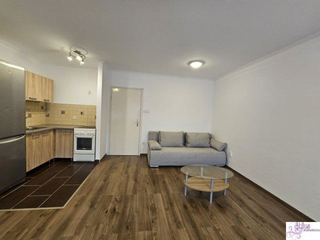 Kiadó téglalakás, albérlet, Vácon 180 E Ft / hó, 1+1 szobás