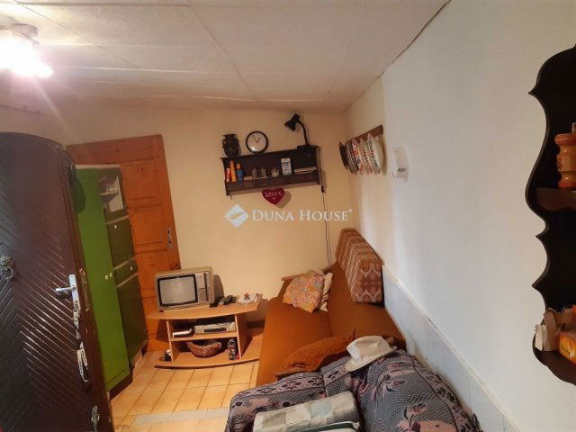 Eladó nyaraló, Tápiószentmártonon 19 M Ft, 2 szobás