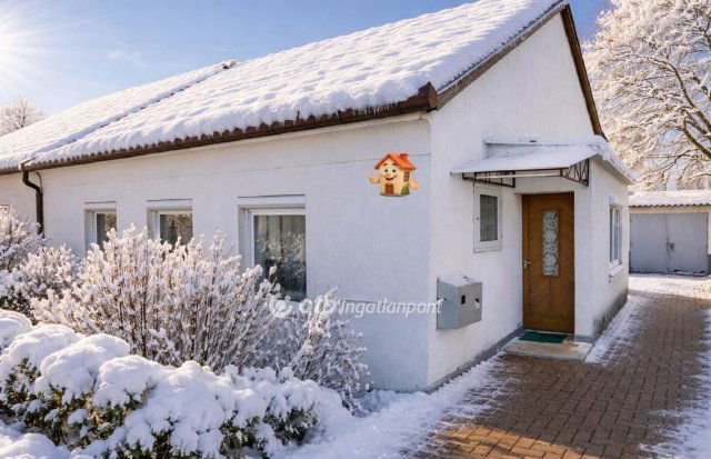 Eladó családi ház, Ajkán 51.3 M Ft, 2 szobás