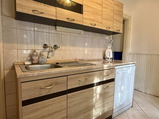 Kiadó téglalakás, albérlet, Székesfehérvárott, Horvát István utcában