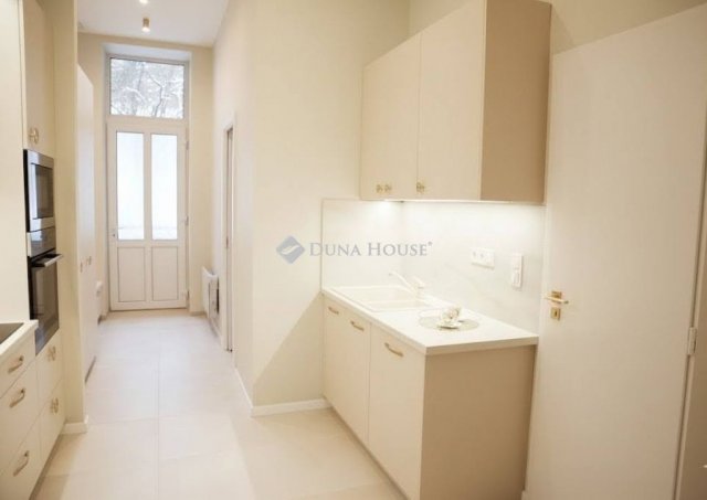 Eladó téglalakás, Budapesten, II. kerületben 108.9 M Ft