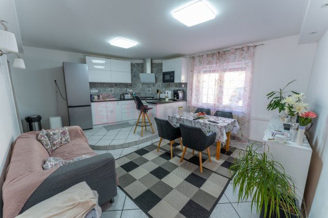 Eladó családi ház, Pécsett, Orsolya utcában 78.9 M Ft