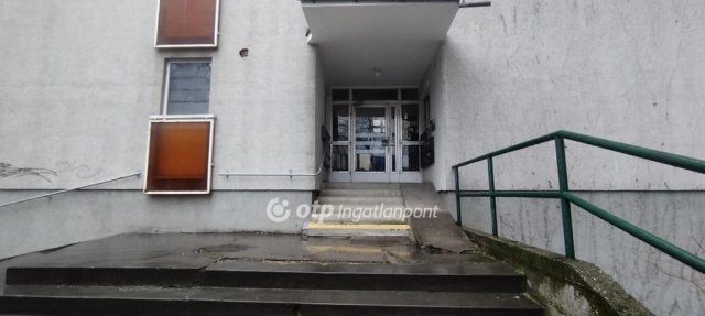 Eladó üzlethelyiség, Szekszárdon 5.25 M Ft