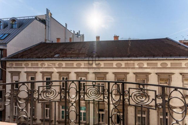 Eladó téglalakás, Budapesten, VI. kerületben 185 M Ft, 4 szobás