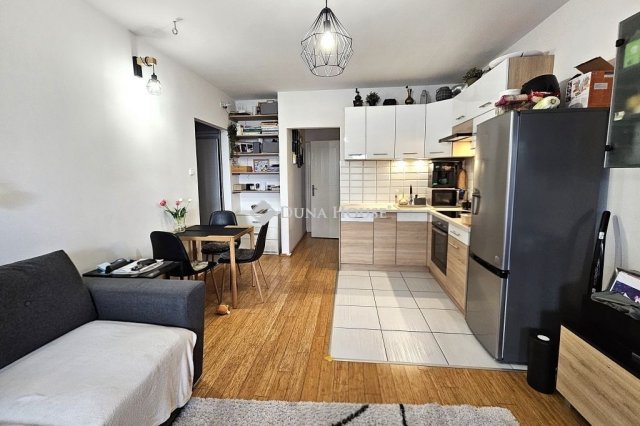 Eladó téglalakás, Veszprémben 72.9 M Ft, 3 szobás