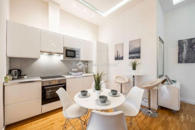 Eladó téglalakás, Budapesten, VI. kerületben 144 M Ft, 4 szobás