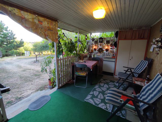 Eladó nyaraló, Csákváron 8.5 M Ft, 2 szobás