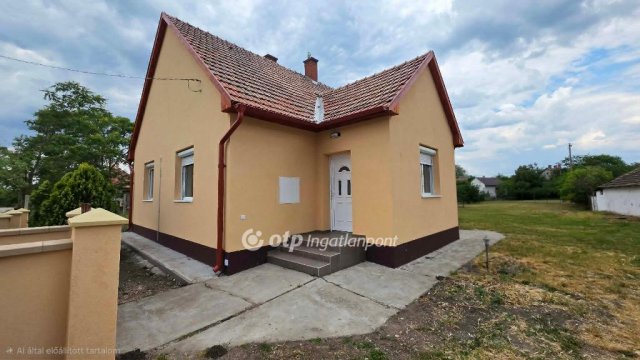 Eladó családi ház, Kabán 39.5 M Ft, 2 szobás