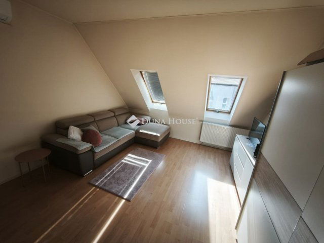 Eladó téglalakás, Pécsett, Vadász utcában 35.5 M Ft, 1 szobás