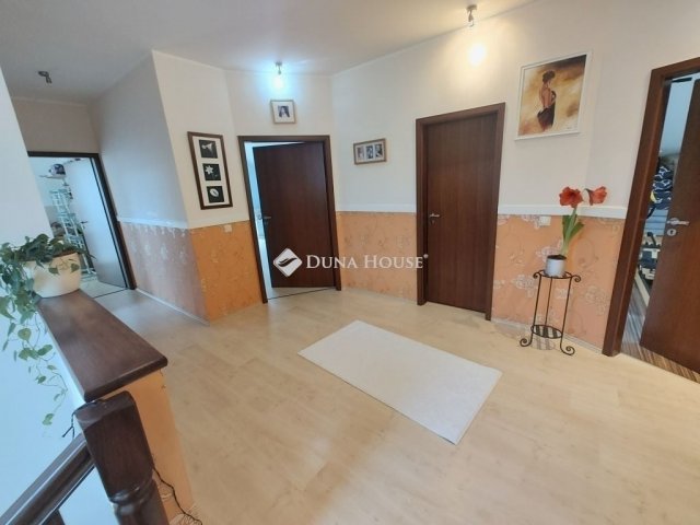 Eladó családi ház, Szegeden 184 M Ft, 5 szobás